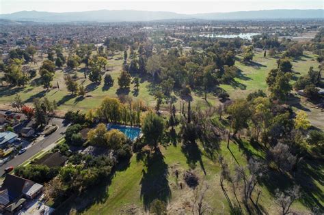 Plans for thousands of homes on San Jose golf course get county boost
